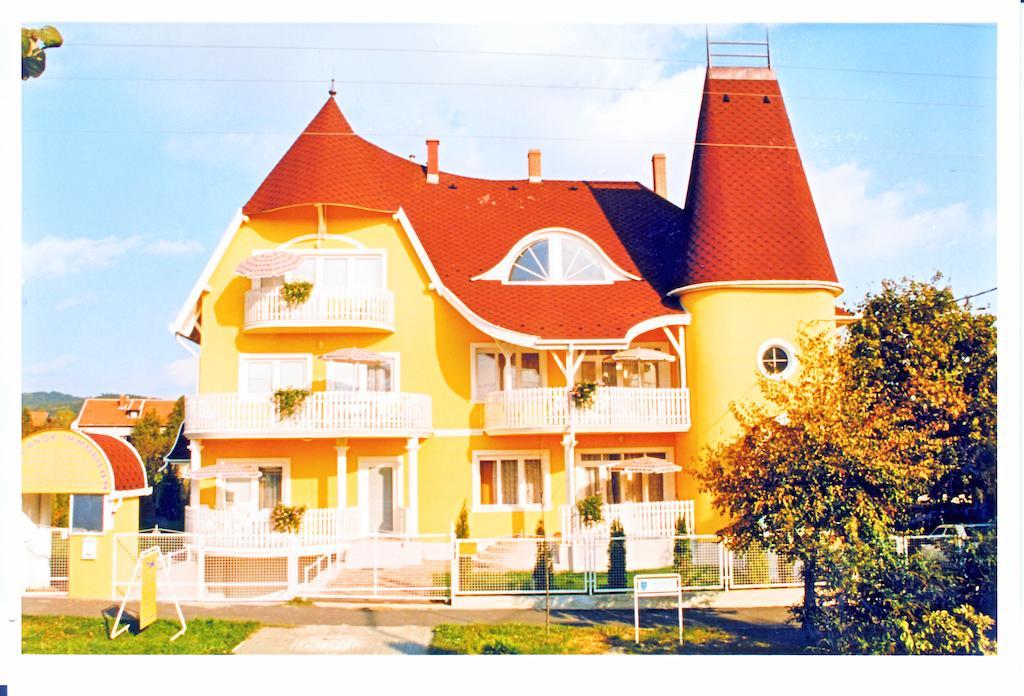 Terezia Guest-House Hotel Vonyarcvashegy Exterior foto