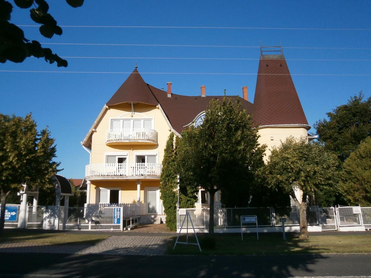 Terezia Guest-House Hotel Vonyarcvashegy Exterior foto